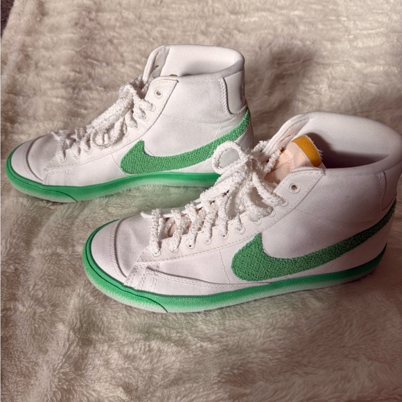 Nike Blazer Mid 77 Women's Sneakers - White and Green Fade - Picture 3 of 6